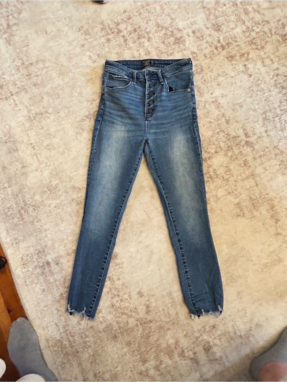 Abercrombie & Fitch Women's Skinny Jeans with Frayed Hem Size 26/2s